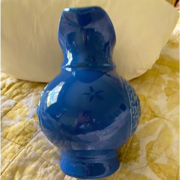 Vintage McCoy Raised Turkey vase/pitcher 1968. Beautiful blue. Tiny chip on top. - Picture 15 of 15